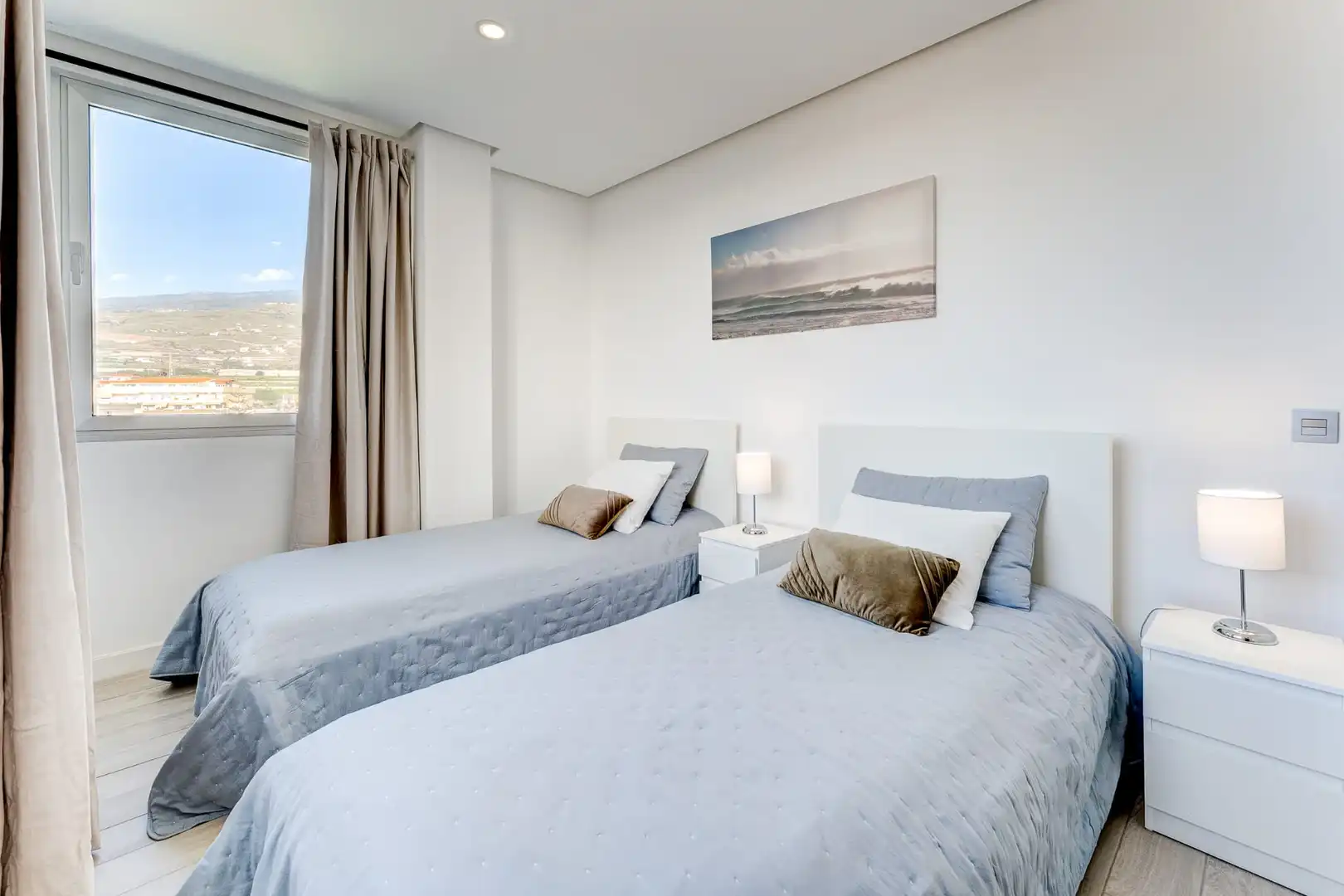Dormitori de Apartament en venda en Adeje amb Terrassa, Piscina i Moblat