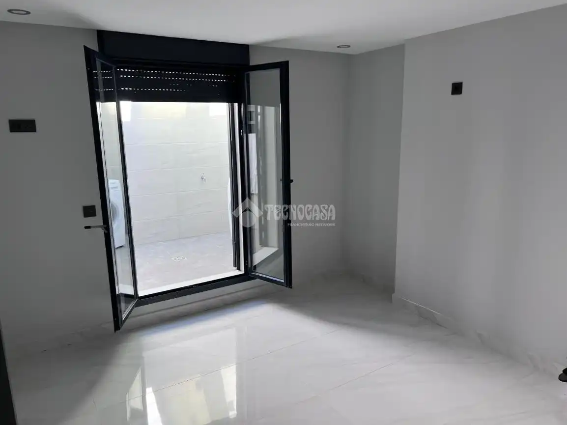 Semi-detached house with pool for sale in Este - Alcosa- Torreblanca, imagen 8