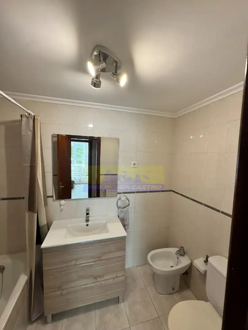 Baño de Piso de alquiler en Castro-Urdiales con Amueblado