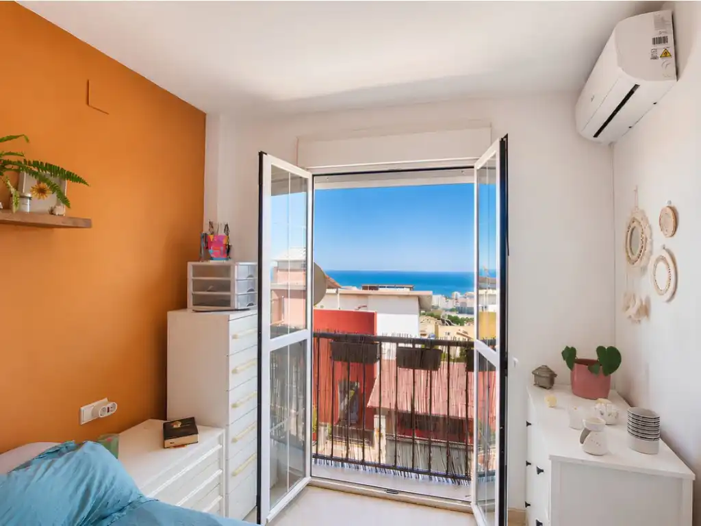 Habitación de Casa adosada en venta en Benalmádena con Aire acondicionado, Jardín privado y Amueblado