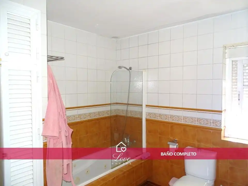 Baño de Piso en venta en Chiclana de la Frontera con Aire acondicionado y Balcón