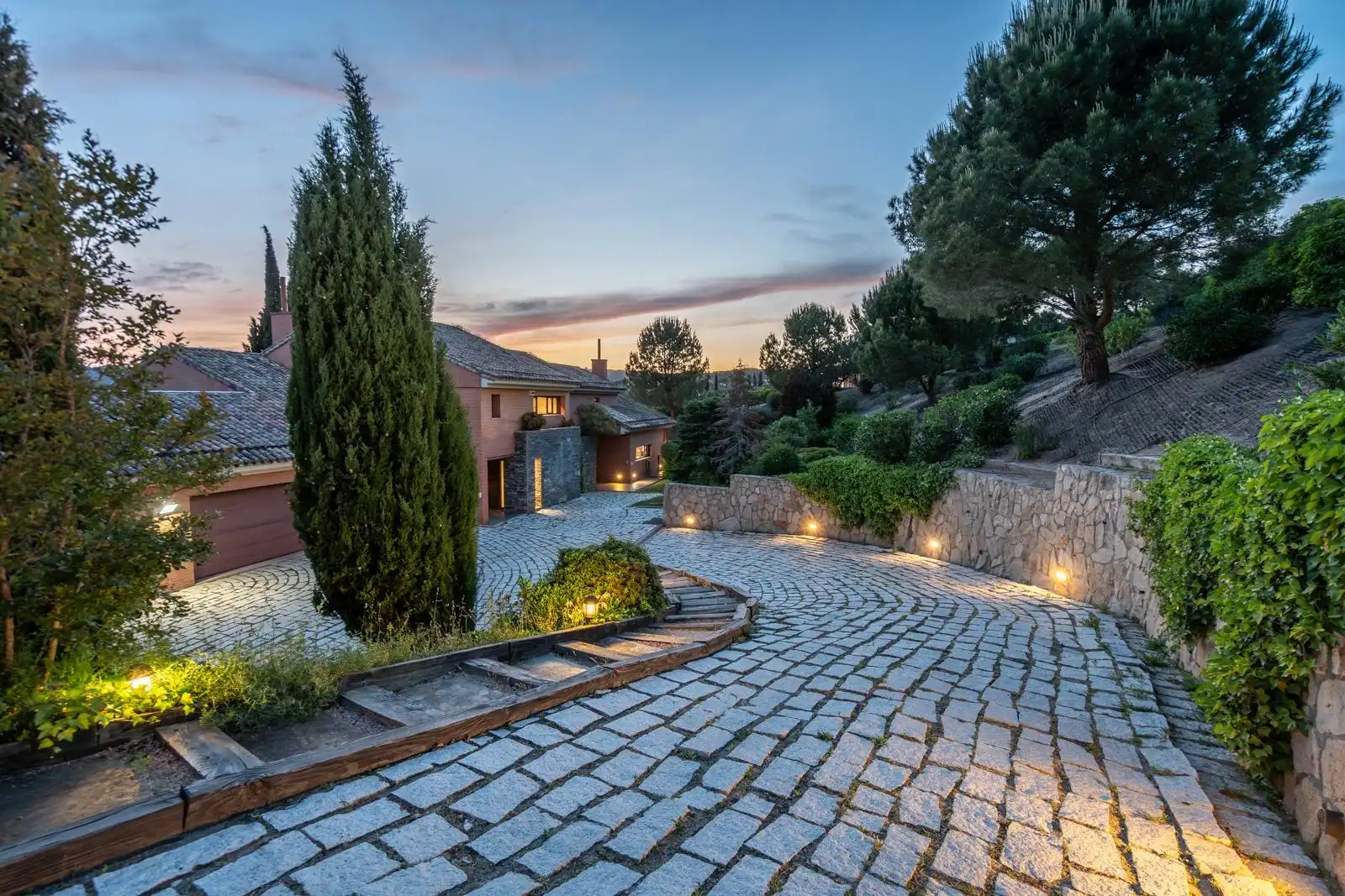 Vista exterior de Casa o chalet en venta en Las Rozas de Madrid con Aire acondicionado, Calefacción y Jardín privado