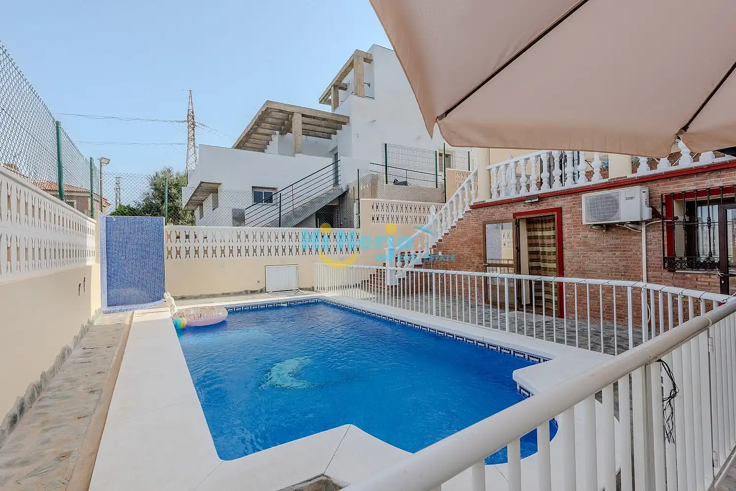Casa amb piscina en venda a Torre del Mar