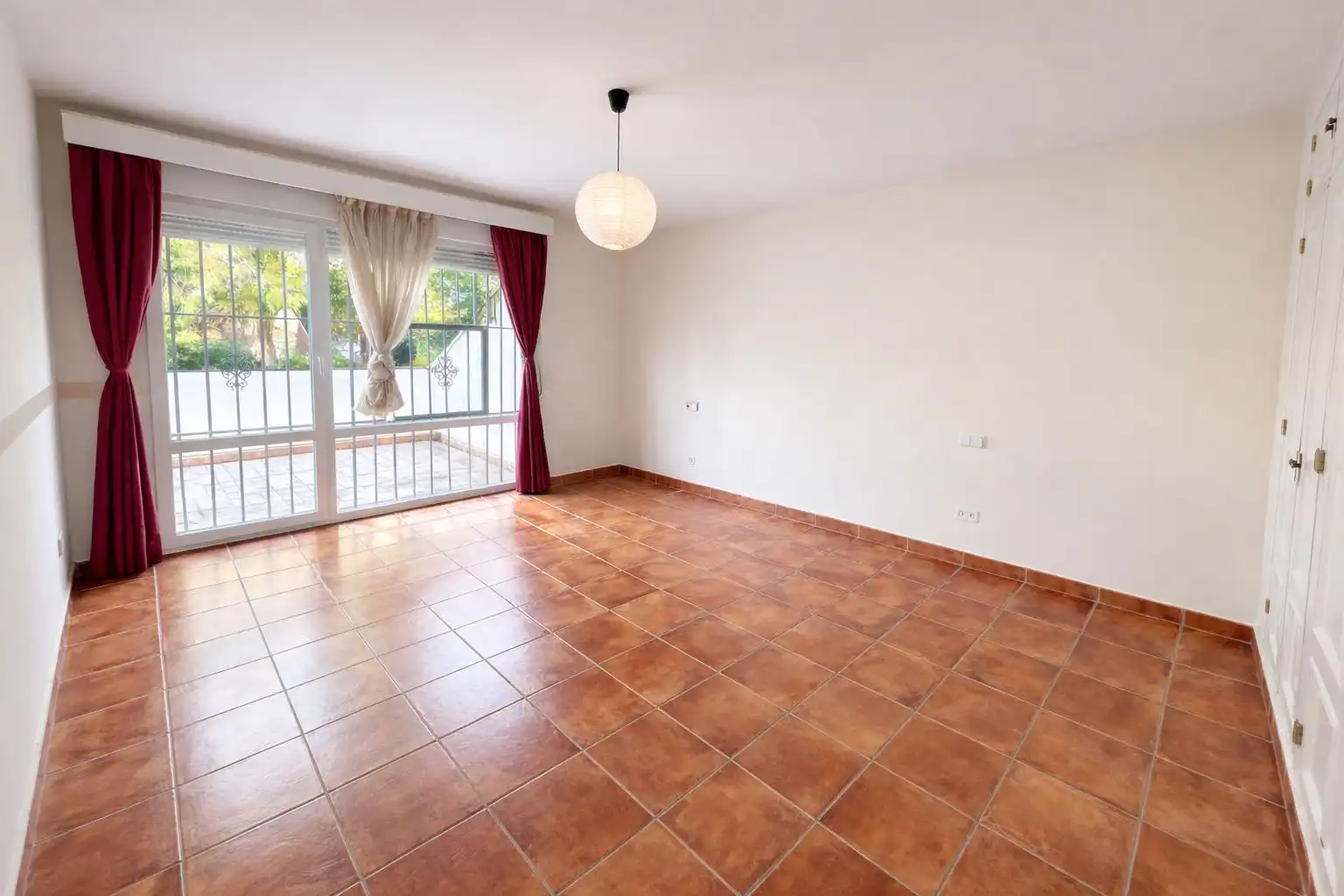 Sala de estar de Casa adosada en venta en Alpedrete con Aire acondicionado, Calefacción y Jardín privado