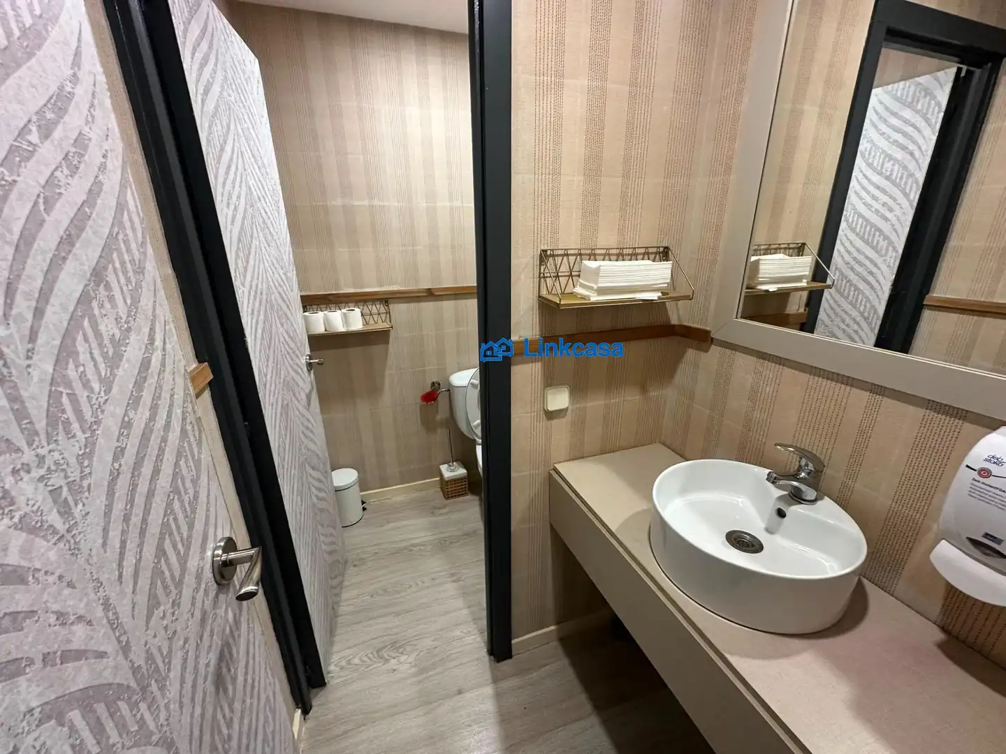 Baño de Local en traspaso en Madrid con Aire acondicionado y Amueblado