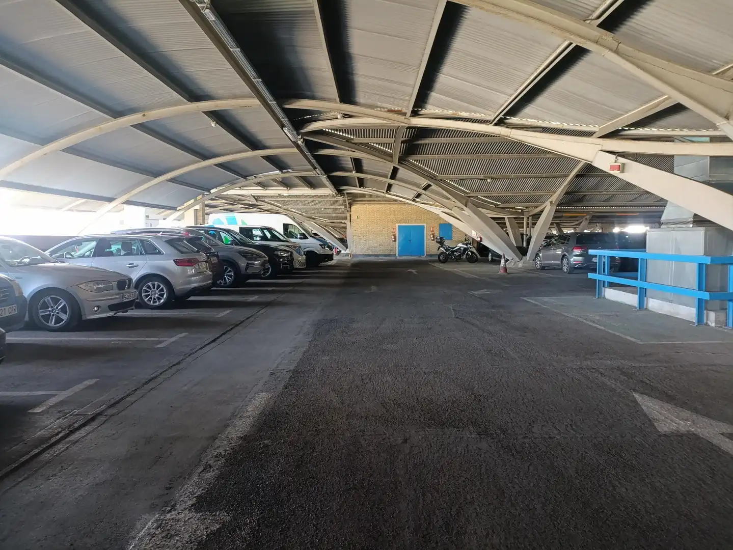 Parking de Nave industrial en venta en Madrid