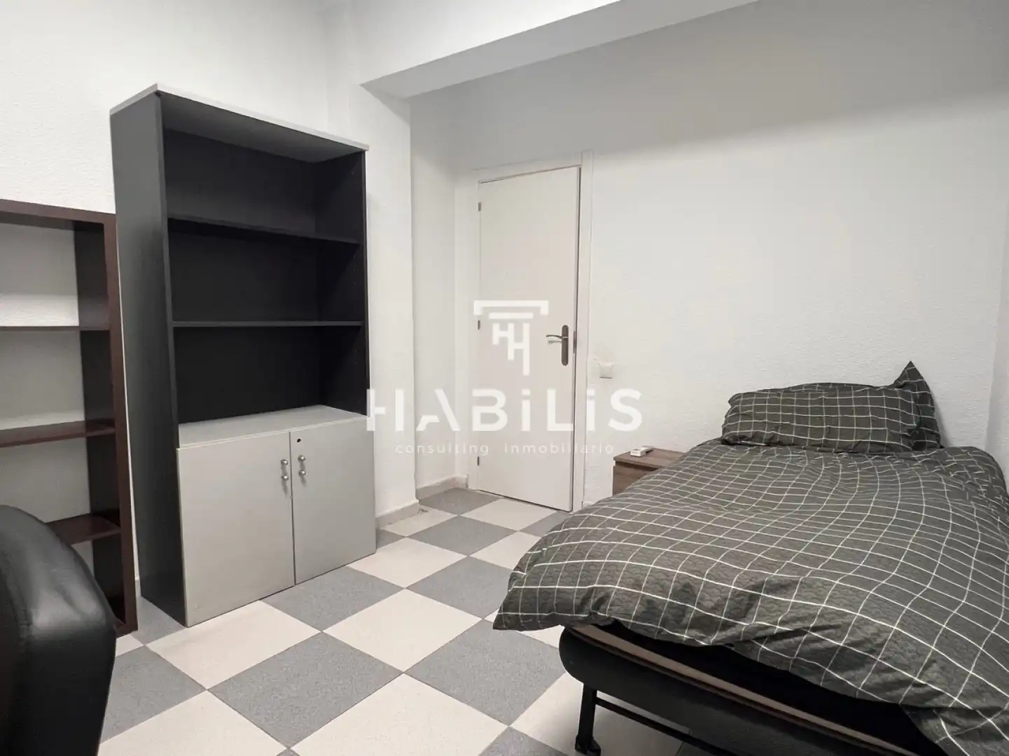 Bedroom of Flat for rent in Toledo  with Air Conditioner, Heating and Furnished
