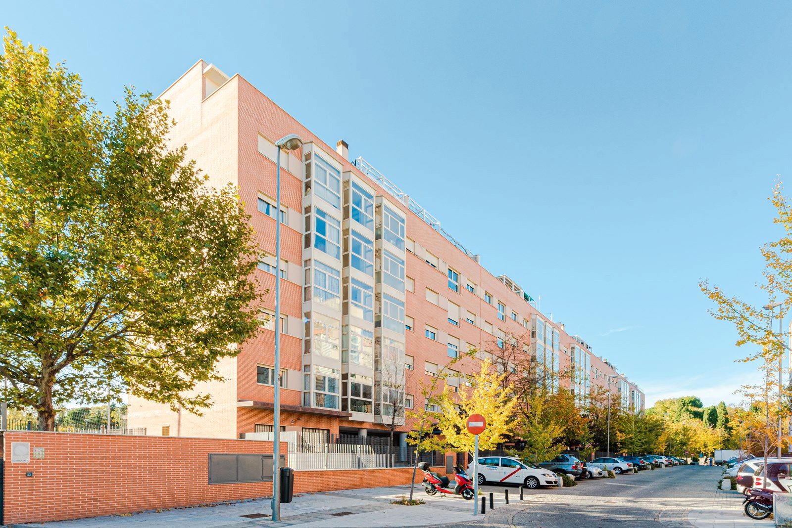 Exterior view of Flat to rent in  Madrid Capital  with Air Conditioner, Parquet flooring and Storage room