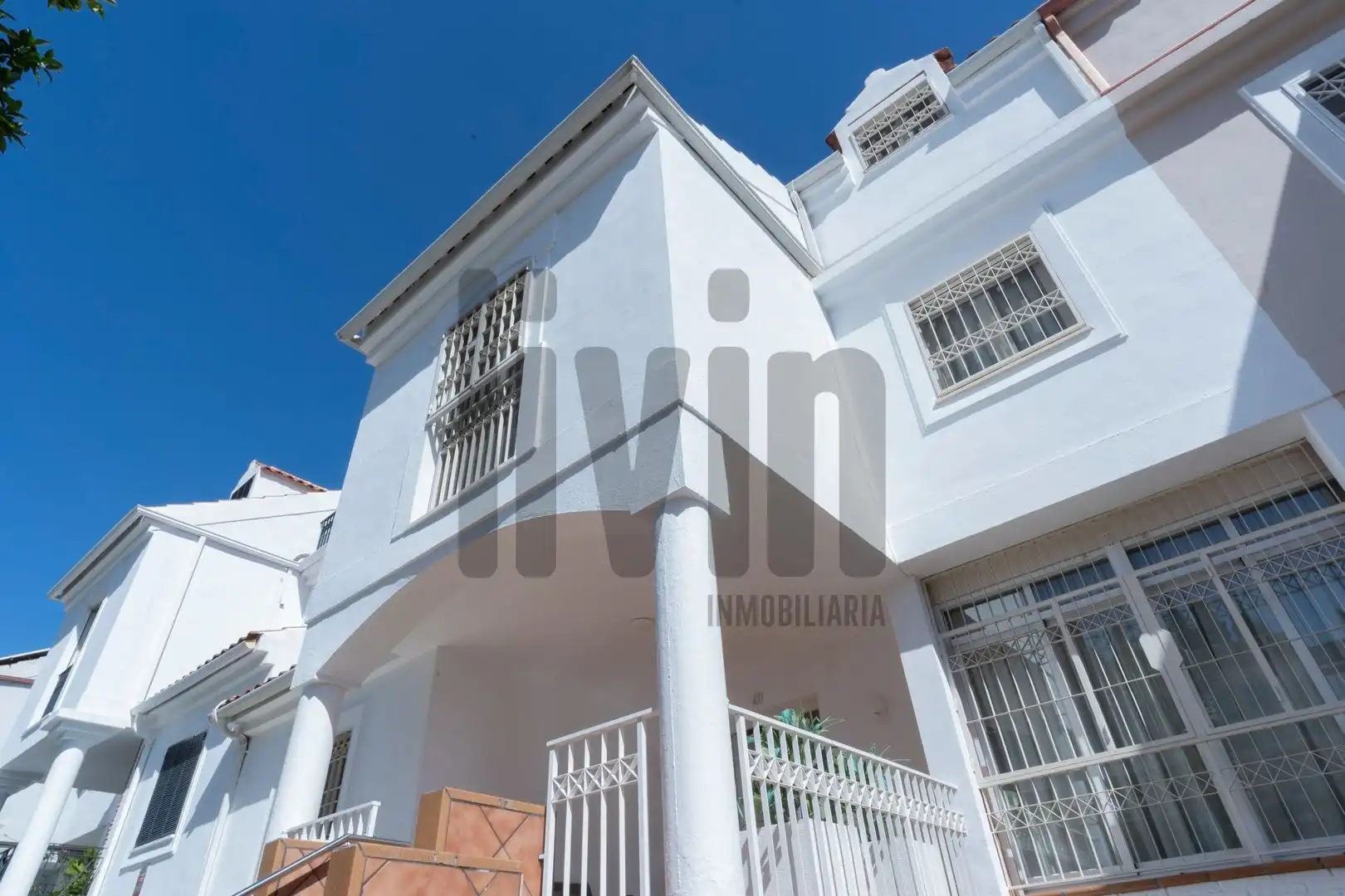 Vista exterior de Casa adosada en venda en Jaén amb Aire condicionat, Calefacció i Jardí privat