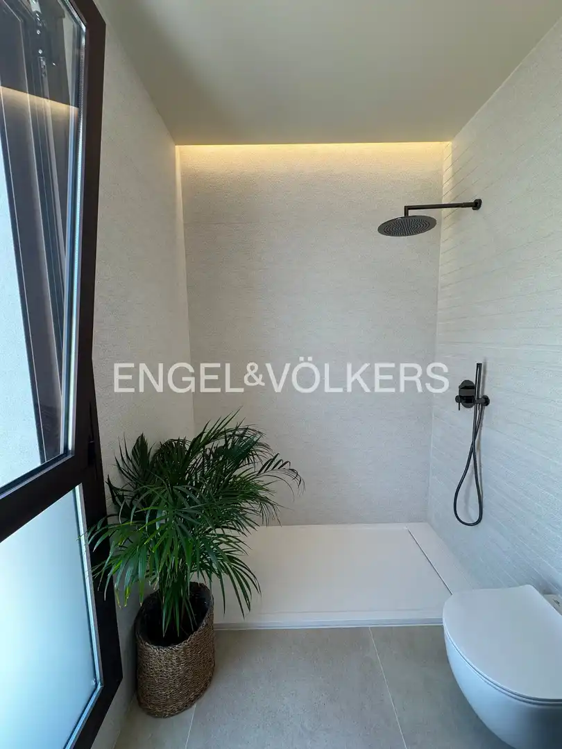 Bathroom of Houses for sale in L'Eliana  with Air Conditioner, Heating and Private garden