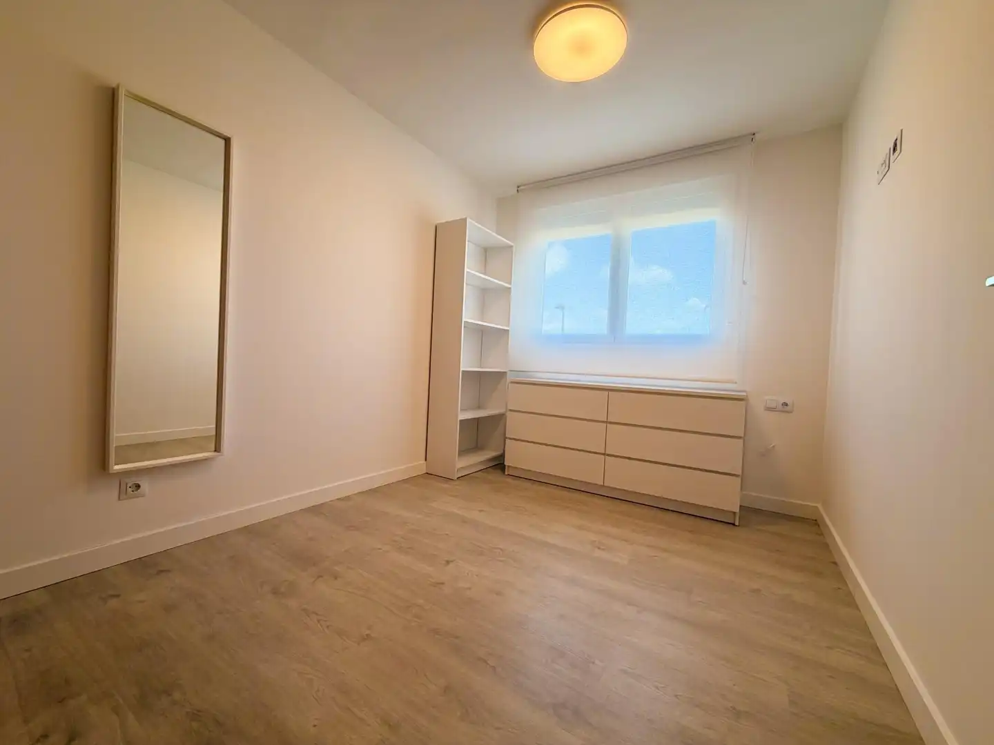 Habitación de Apartamento de alquiler en El Puig de Santa Maria con Aire acondicionado, Calefacción y Terraza