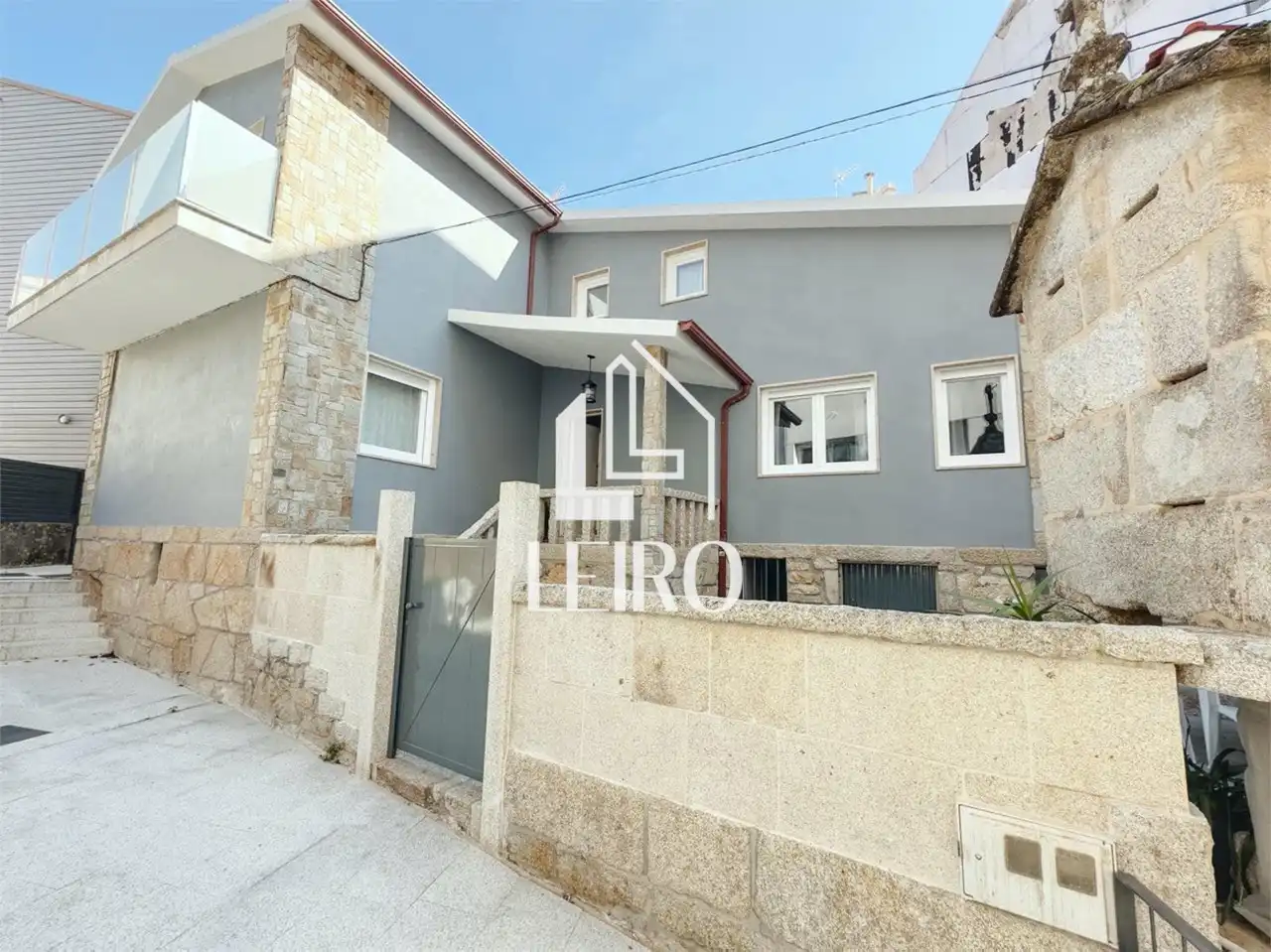 Außenansicht von Haus oder Chalet zum Verkauf in Sanxenxo mit Heizung, Terrasse und Abstellraum