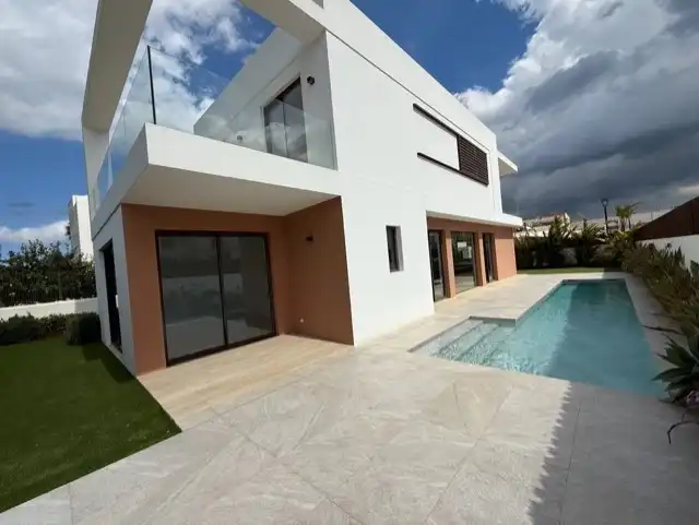 Vista exterior de Casa o xalet en venda en Santa Eulària des Riu amb Aire condicionat, Calefacció i Jardí privat
