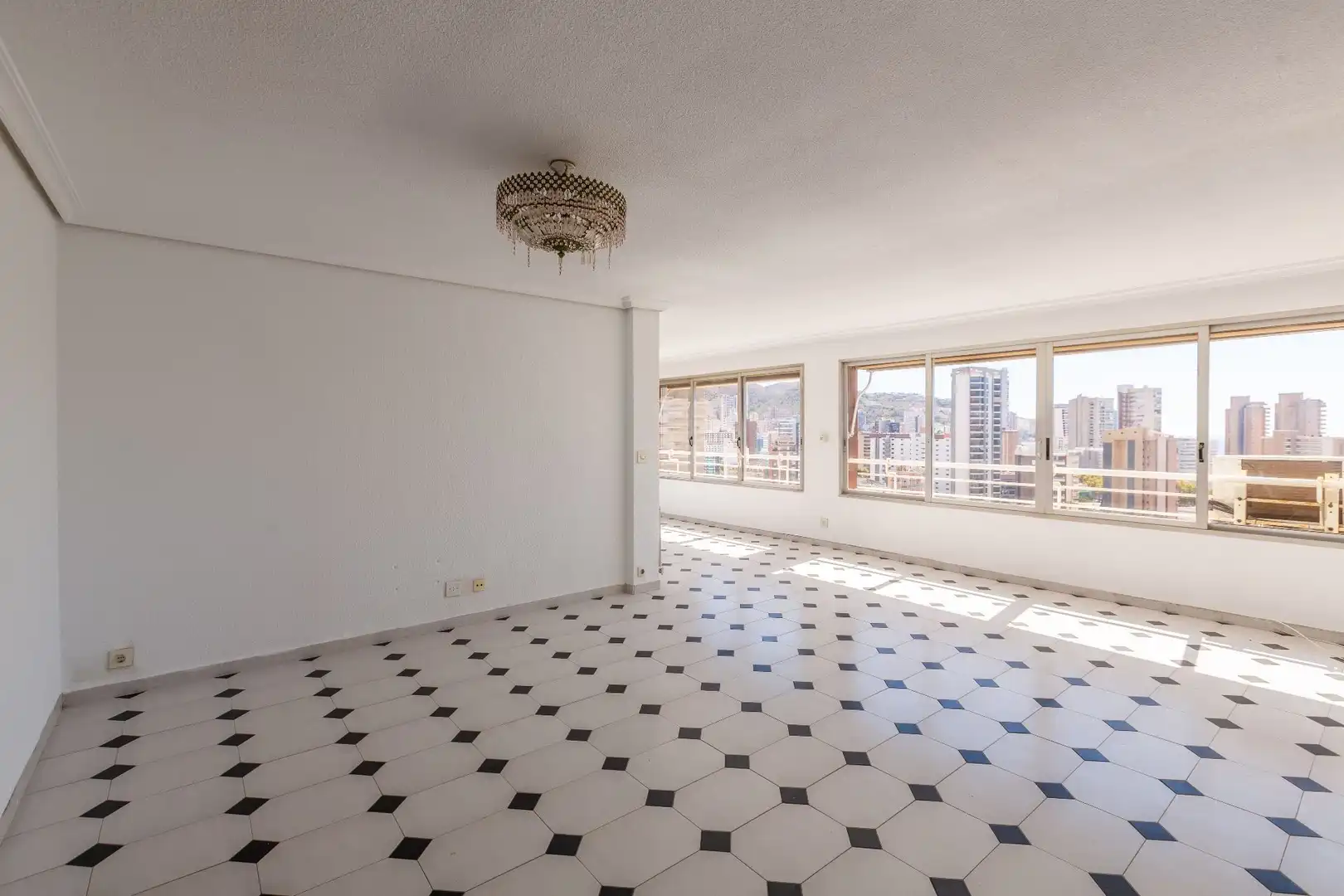 Sala de estar de Piso en venta en Benidorm con Aire acondicionado, Calefacción y Piscina comunitaria