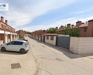 Vista exterior de Casa o xalet en venda en Mucientes amb Jardí privat, Terrassa i Balcó