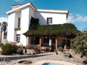 Vista exterior de Casa o xalet en venda en San Cristóbal de la Laguna amb Jardí privat, Terrassa i Piscina