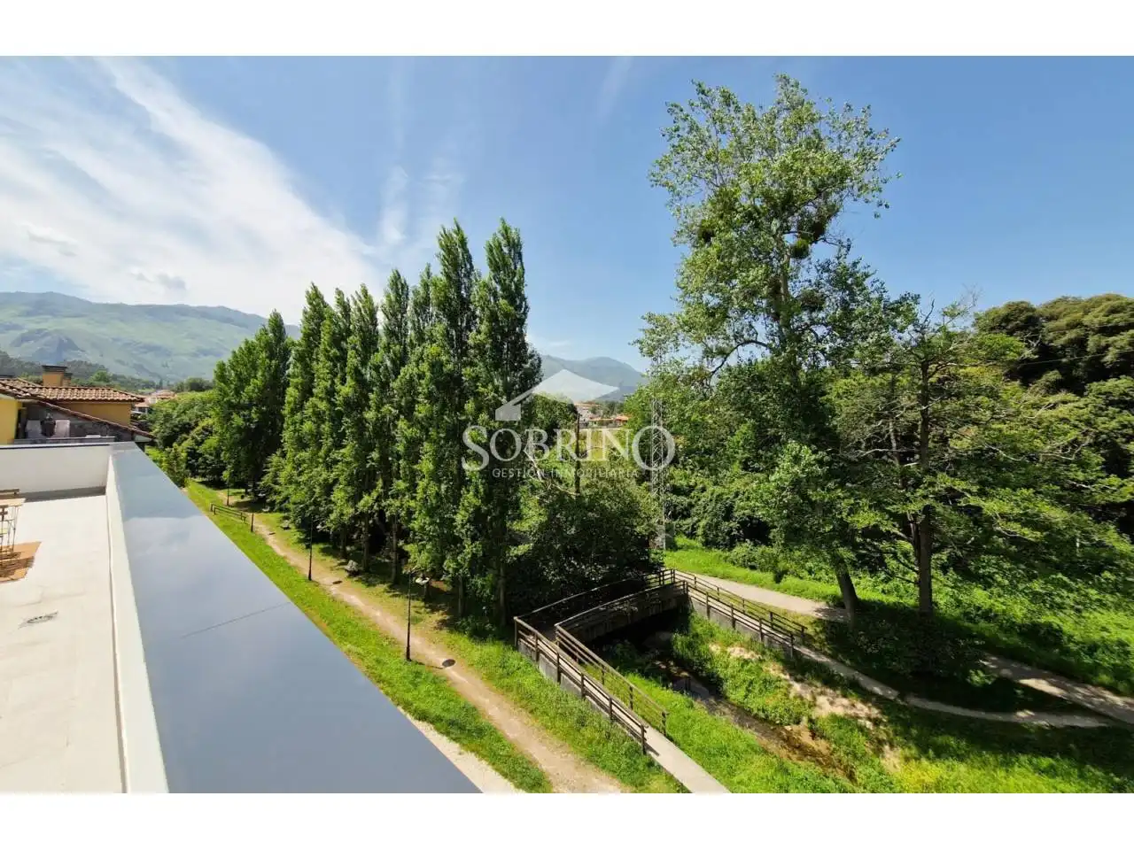 Vista exterior de Àtic en venda en Villaviciosa amb Calefacció, Terrassa i Piscina comunitària