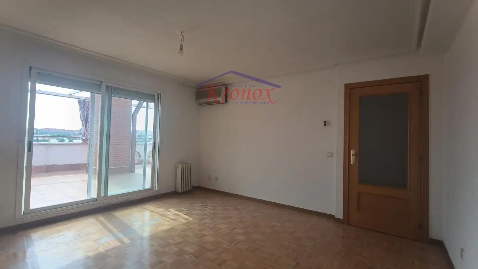 Wohnzimmer von Dachboden zum Verkauf in Madrid mit Klimaanlage, Heizung und Terrasse