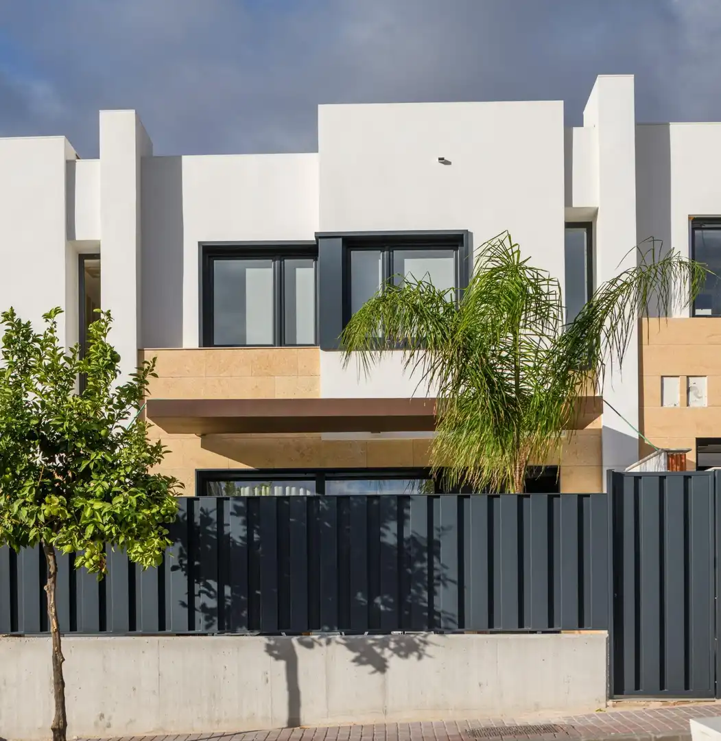 Vista exterior de Casa o xalet en venda en Murcia amb Aire condicionat, Jardí privat i Terrassa