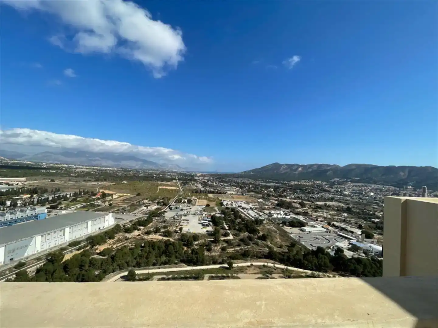 Vista exterior de Àtic en venda en Benidorm amb Aire condicionat, Piscina i Balcó