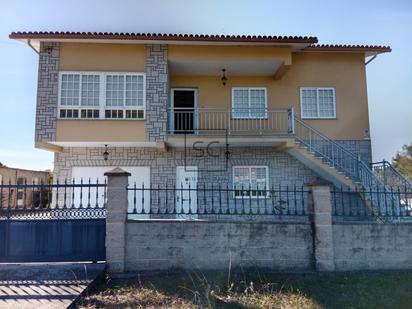 Vista exterior de Casa o xalet de lloguer en Mugardos amb Calefacció, Jardí privat i Alarma