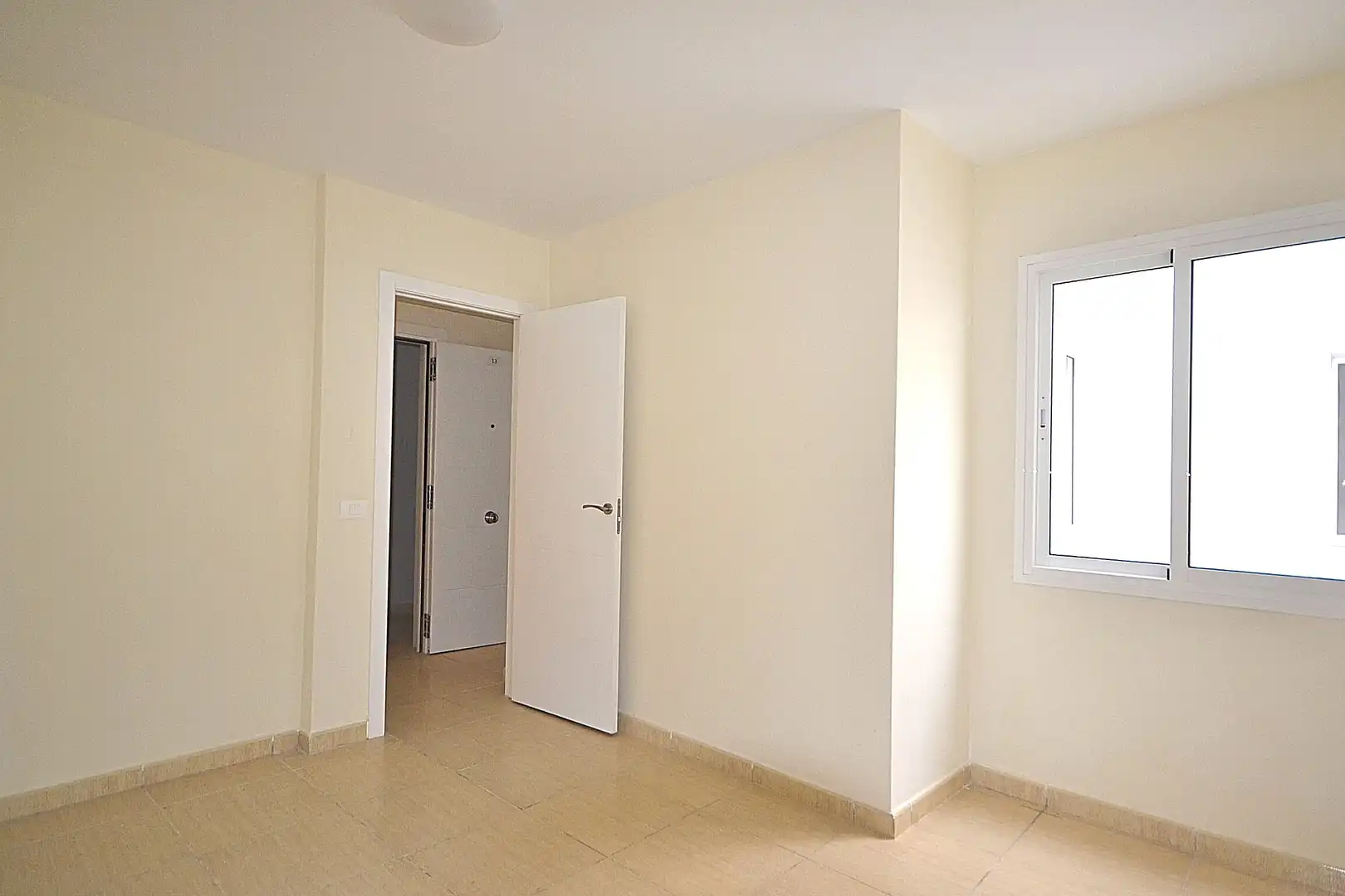 Habitación de Piso en venta en Granadilla de Abona con Amueblado y Balcón