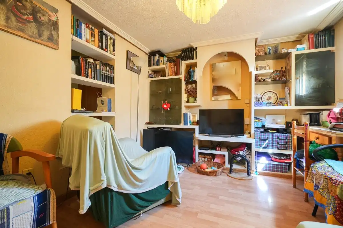 Living room of Flat for sale in Madrid  with Air Conditioner, Heating and Furnished