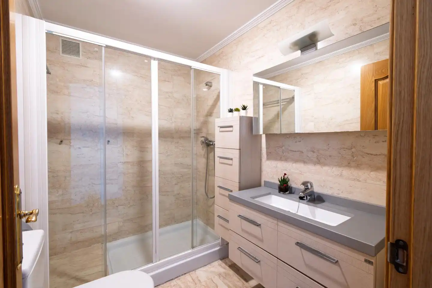 Flat for sale in Felisa Munárriz, Milagrosa