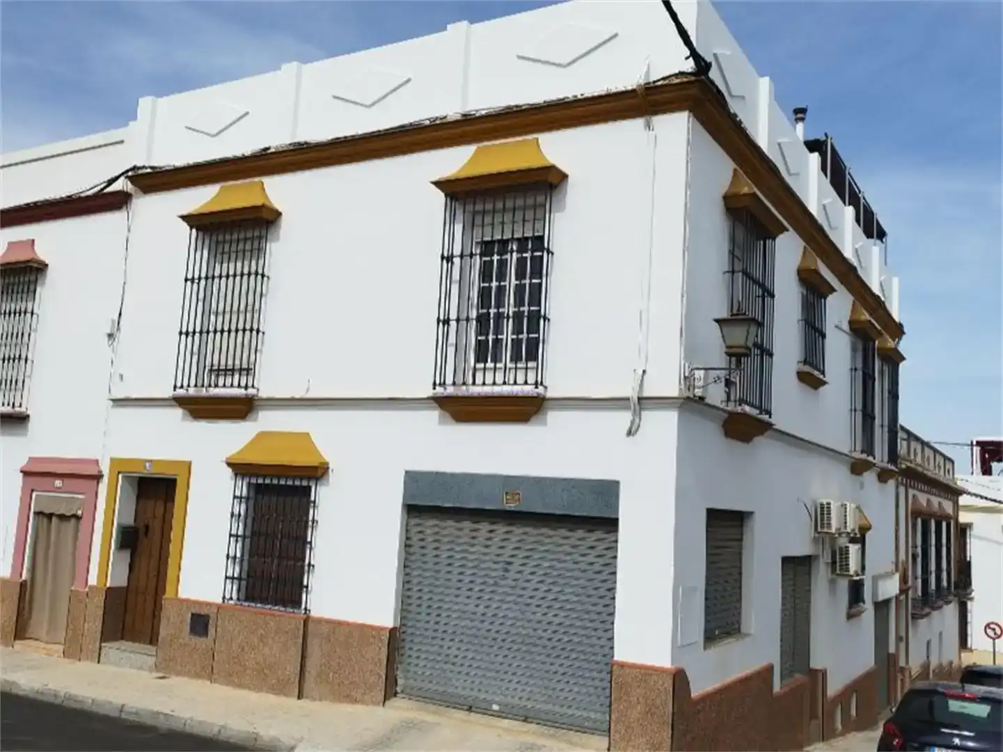 Vista exterior de Casa adosada en venta en Carmona con Trastero