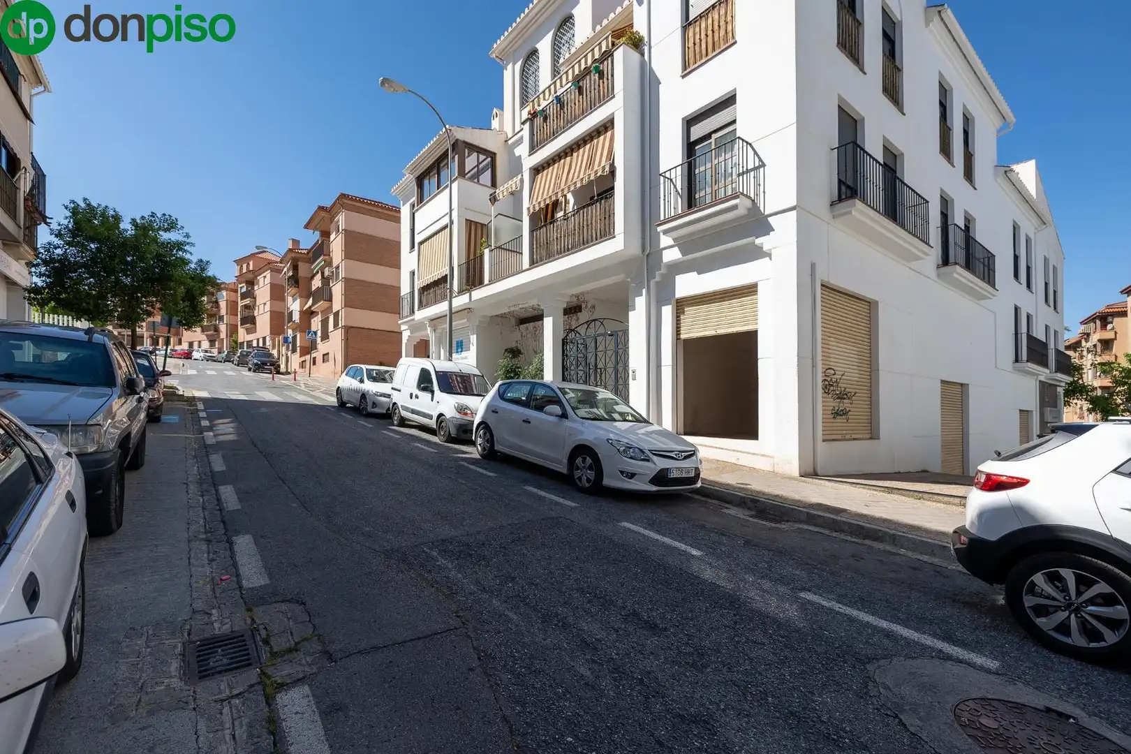 Vista exterior de Local en venta en  Granada Capital