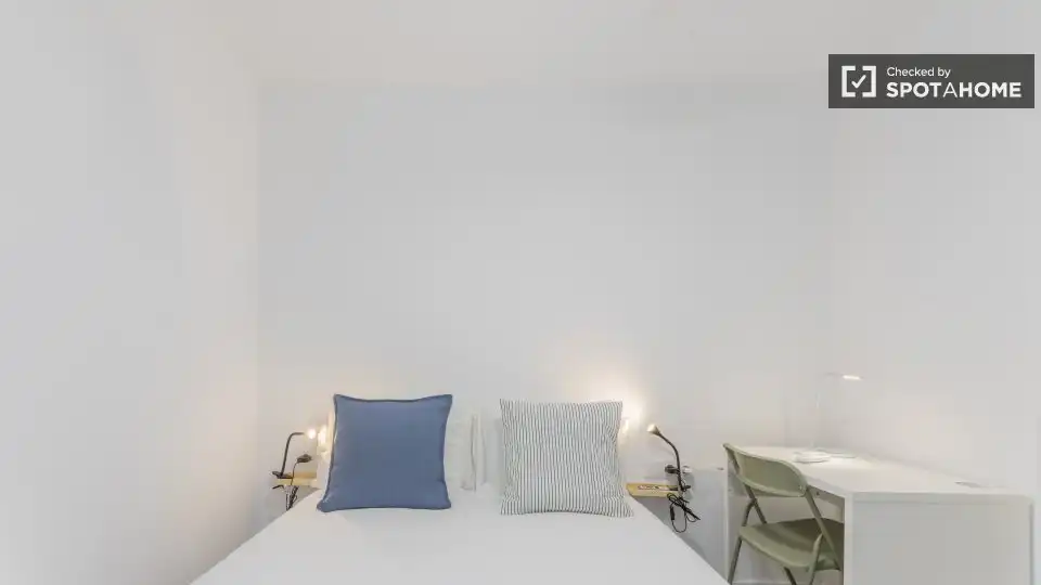 Bedroom of Flat for rent in Valencia  with Air Conditioner, Heating and Furnished
