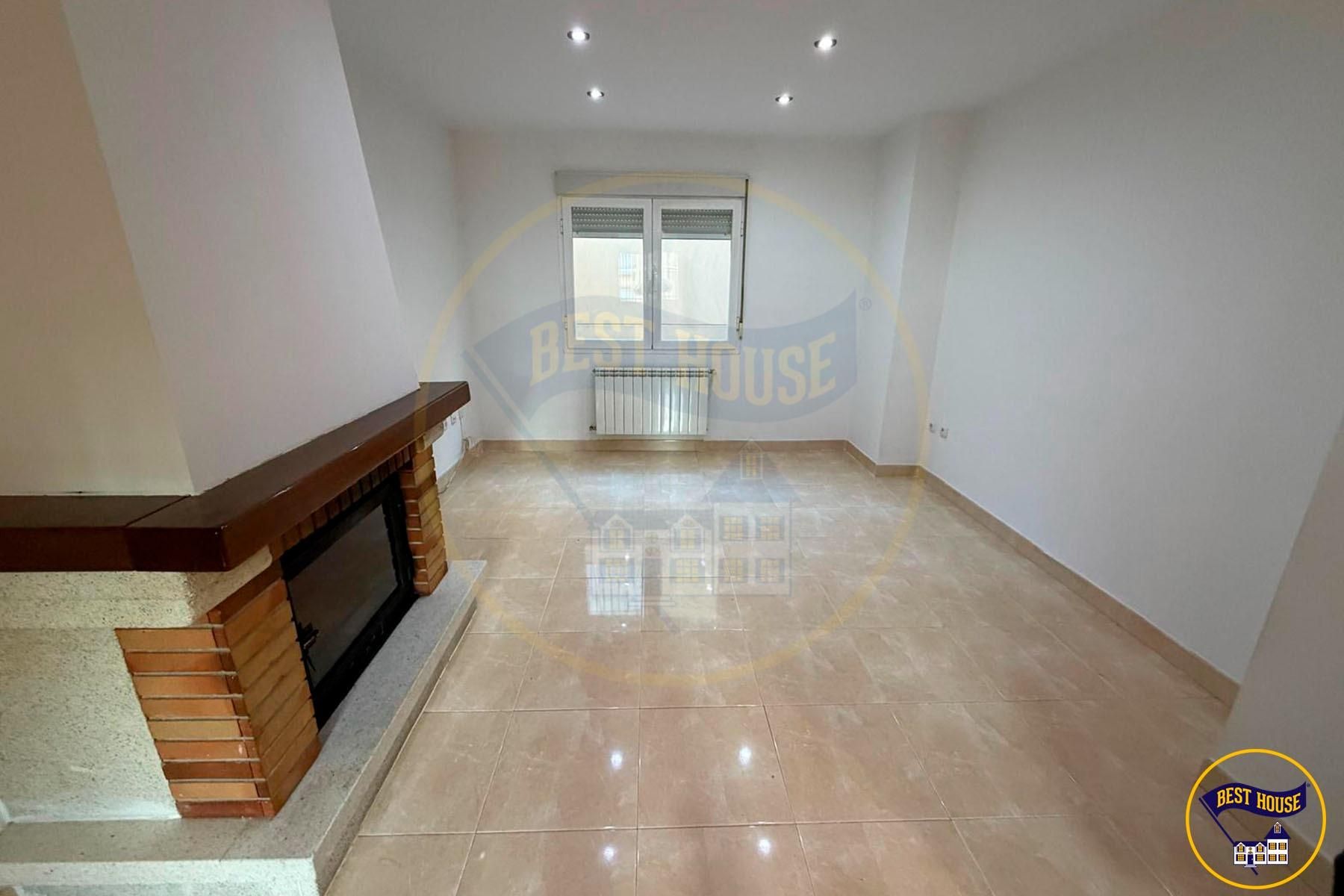 Casa adosada en venda en Cuenca Capital amb Calefacció, Terrassa i Balcó