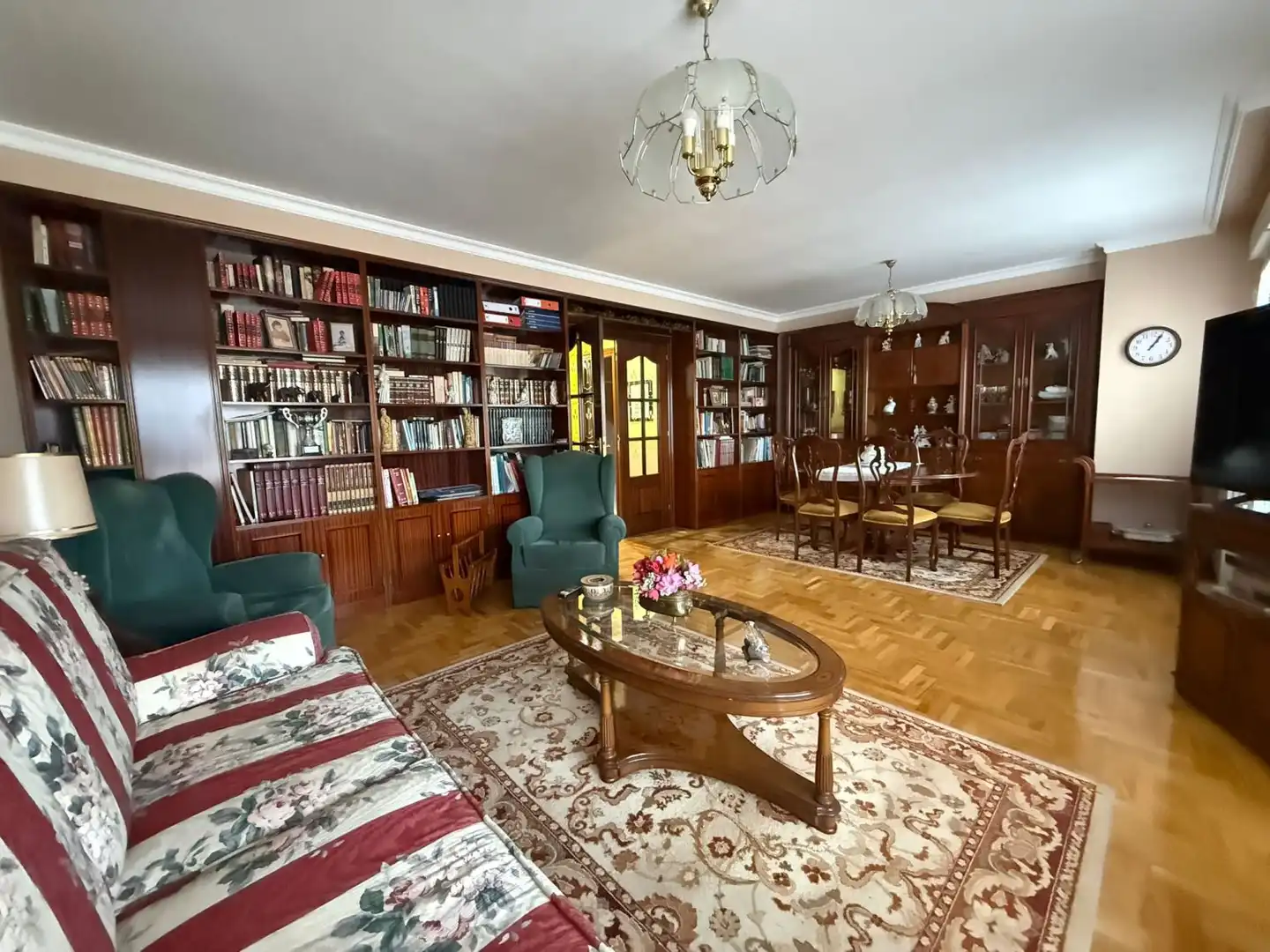Sala d'estar de Pis en venda en Gijón  amb Calefacció, Traster i Balcó
