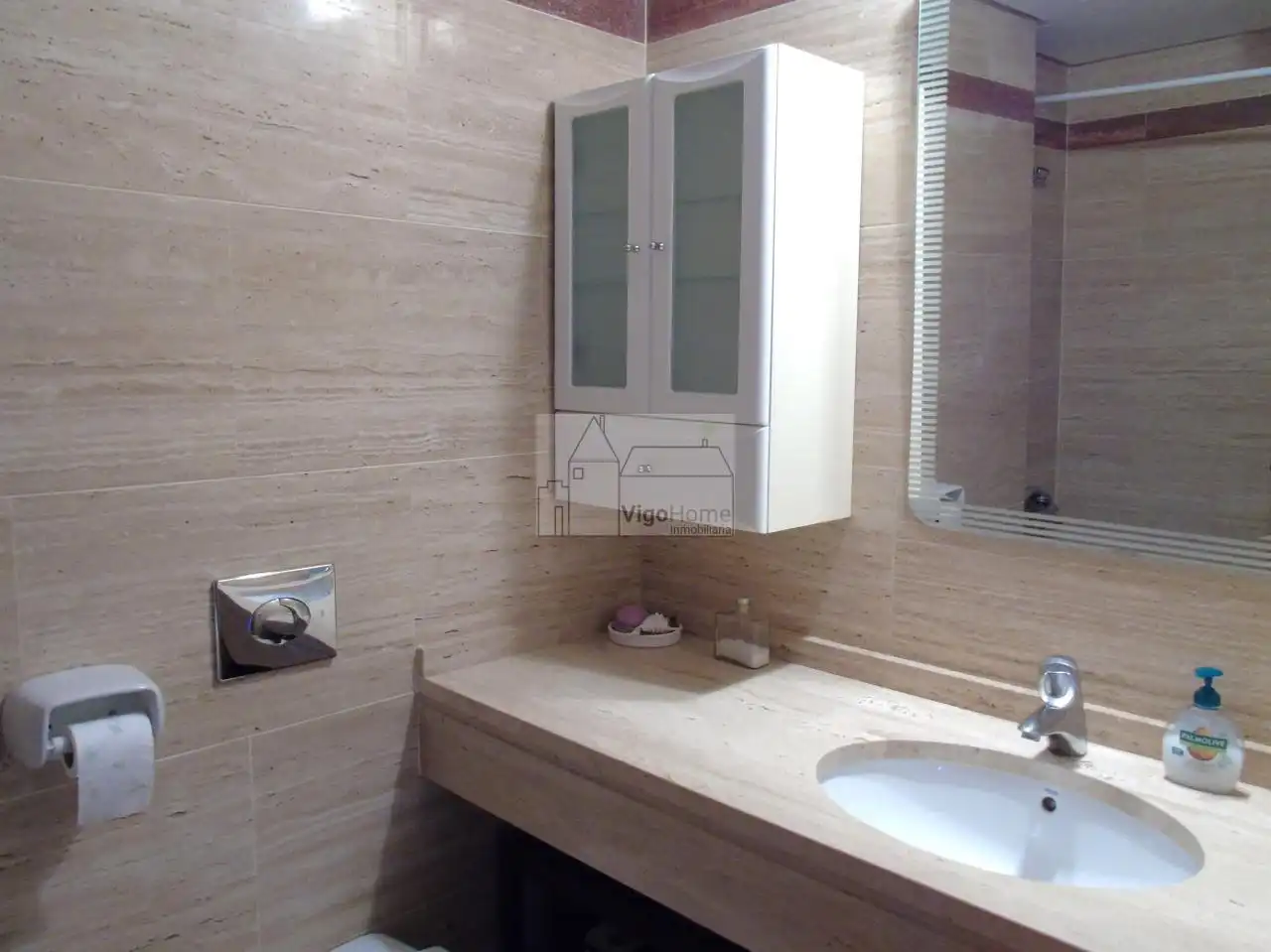 Bathroom of Flat for rent in Vigo   with Heating, Swimming Pool and Furnished
