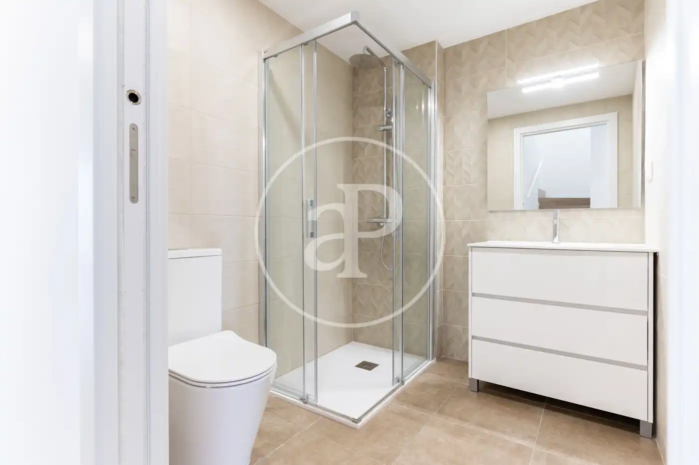 Badezimmer von Dachboden zum Verkauf in Terrassa mit Klimaanlage, Heizung und Terrasse