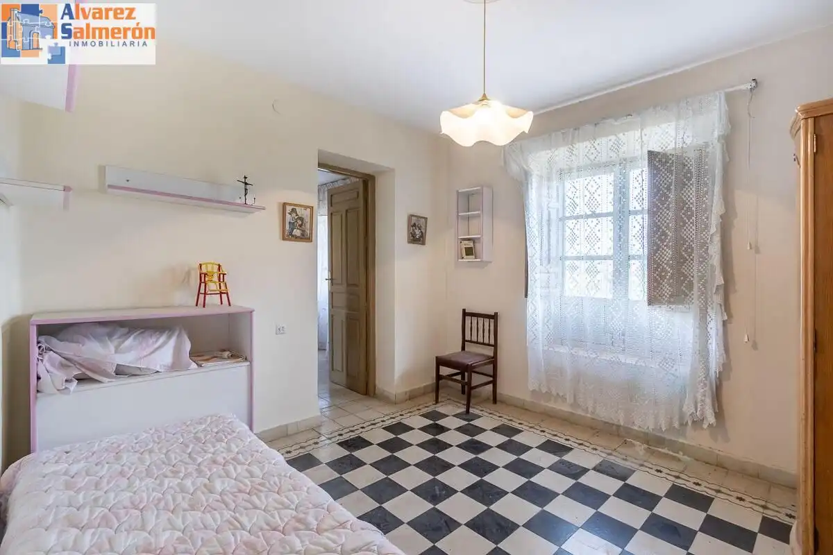 Country homes for sale in Calle CAJAR, Barrio de la Vega