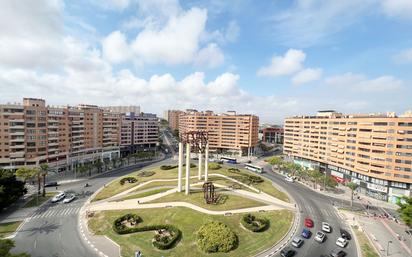 Vista exterior de Àtic en venda en Alicante / Alacant amb Aire condicionat i Terrassa