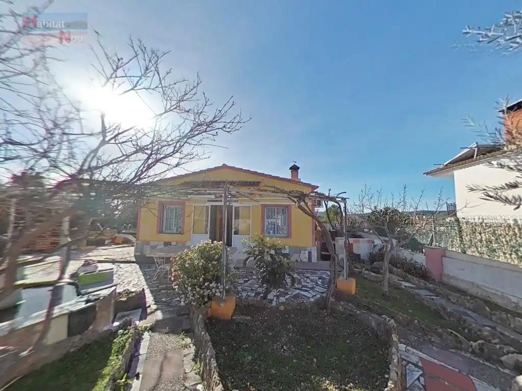 Vista exterior de Casa o chalet en venta en La Bisbal del Penedès con Amueblado, Horno y Lavadora