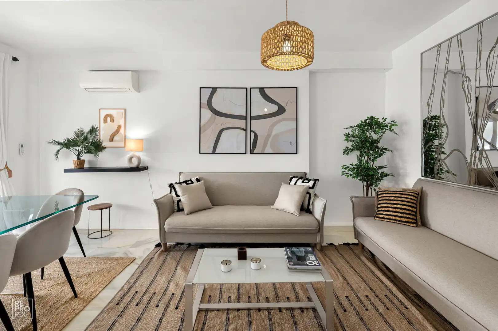 Sala d'estar de Àtic en venda en Nueva Andalucía
