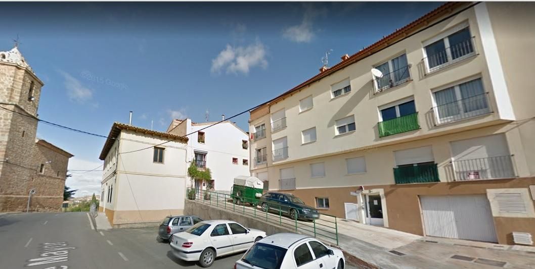 Vista exterior de Pis en venda en  Teruel Capital amb Calefacció, Parquet i Moblat