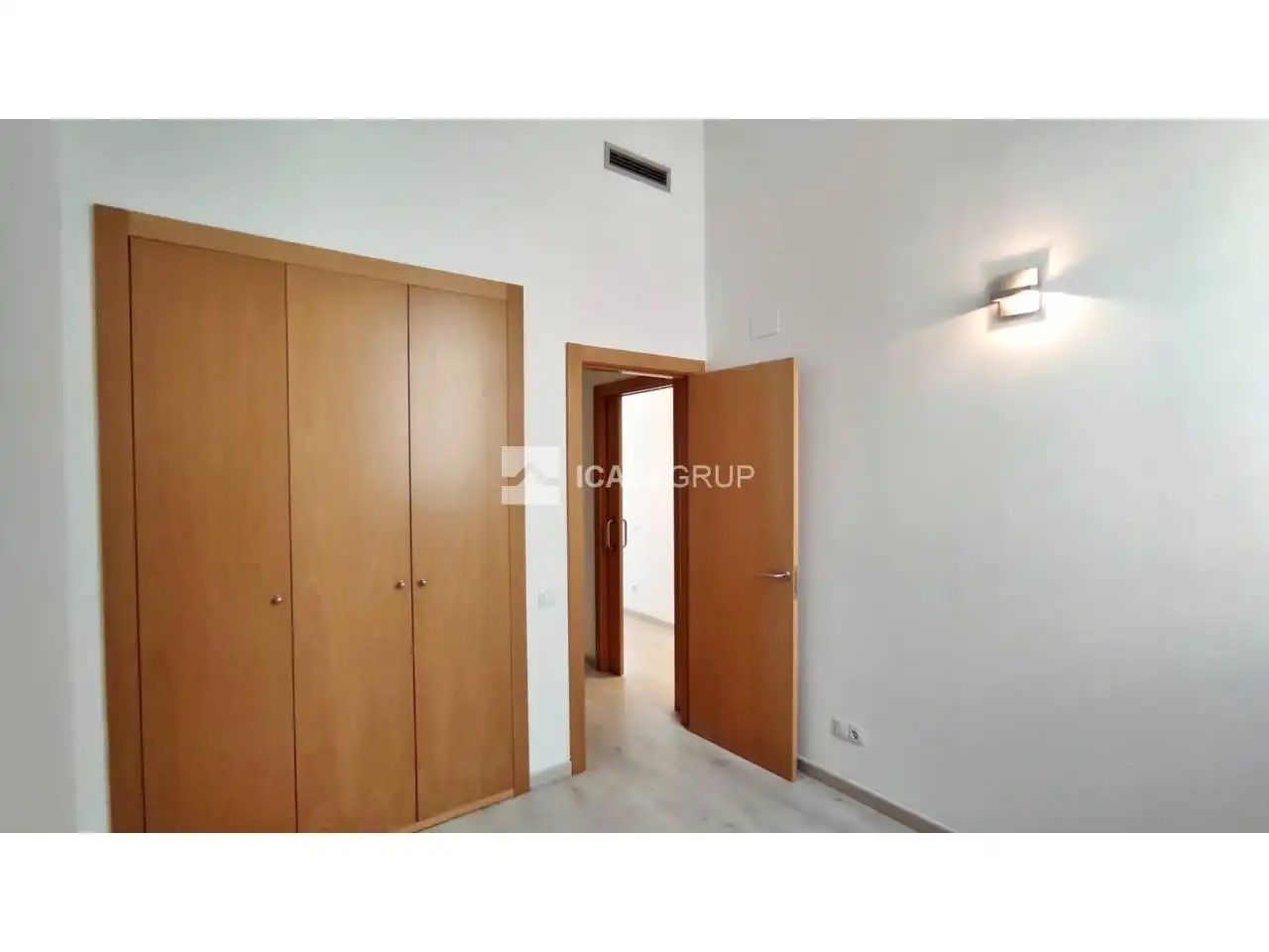 Bedroom of Flat for rent in Barcelona  with Air Conditioner, Heating and Parquet flooring