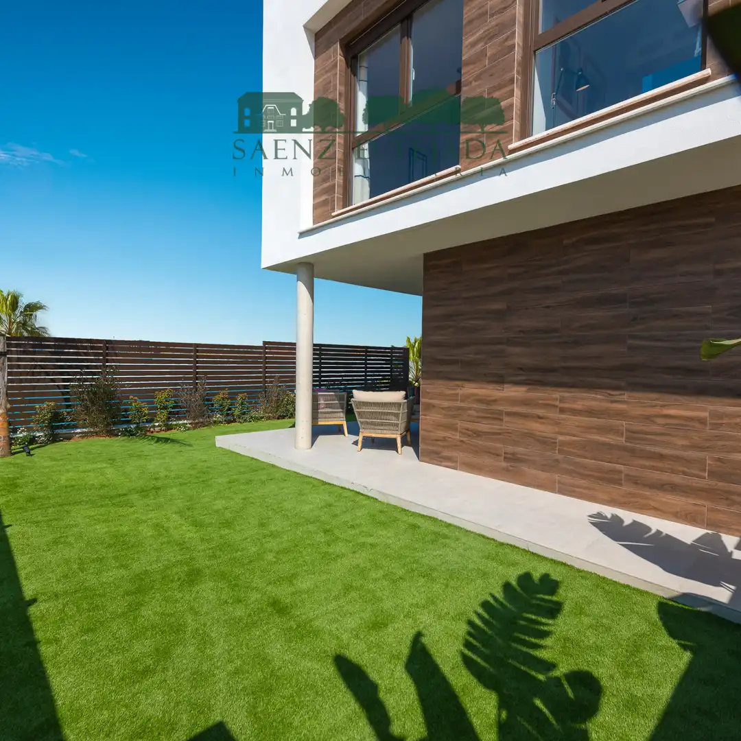 Terraza de Casa o chalet de alquiler en Dos Hermanas con Aire acondicionado, Calefacción y Jardín privado