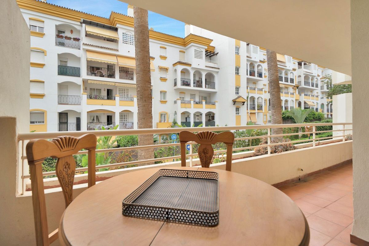 Vista exterior de Apartamento en venta en Marbella con Aire acondicionado, Terraza y Piscina