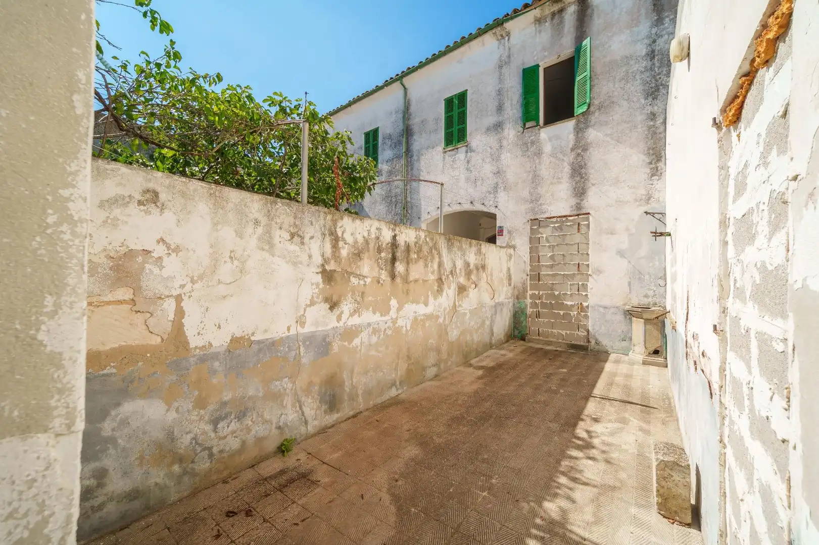 Vista exterior de Casa adosada en venda en Sa Pobla amb Jardí privat i Terrassa