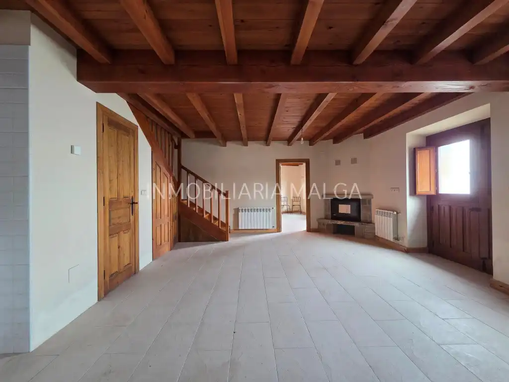 Sala de estar de Casa o chalet en venta en Colunga con Calefacción, Parquet y Terraza