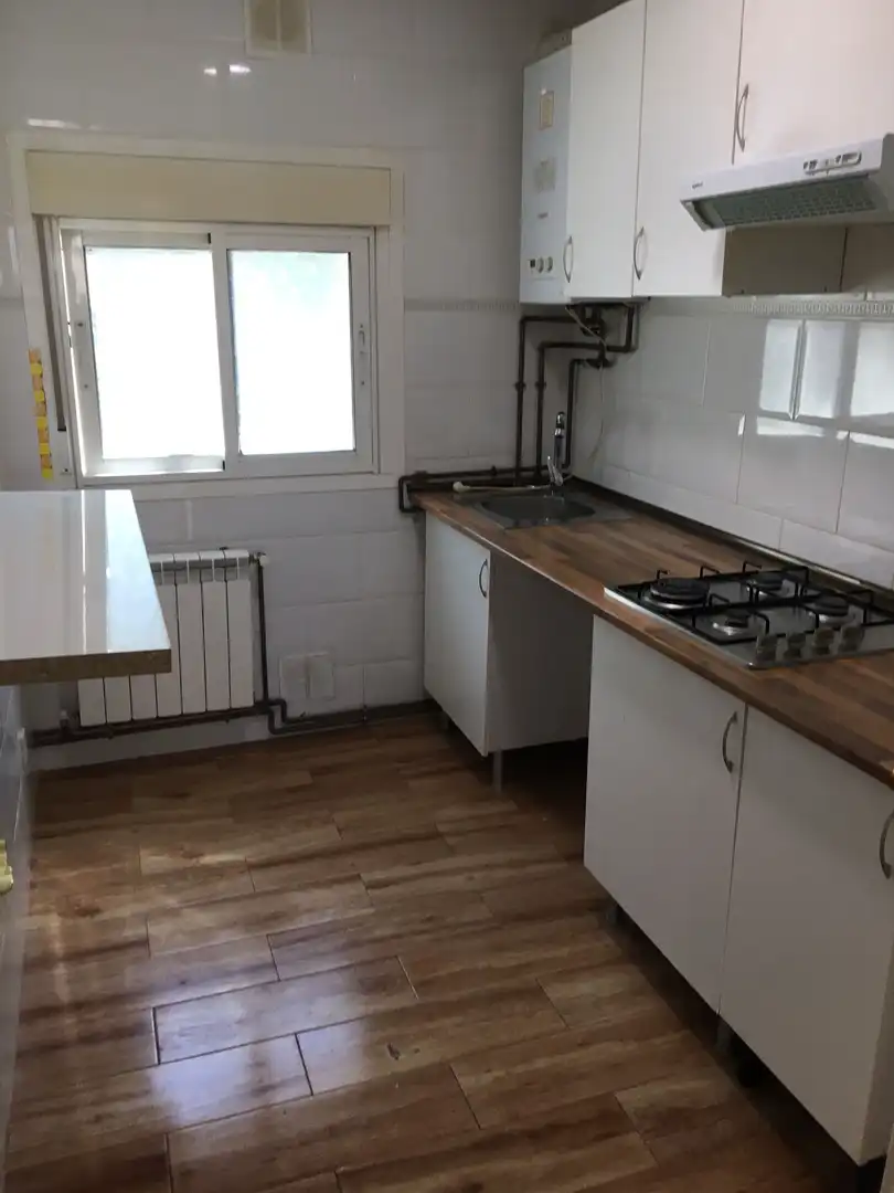 Cuina de Pis de lloguer en Coslada amb Calefacció, Rentadora i Balcó