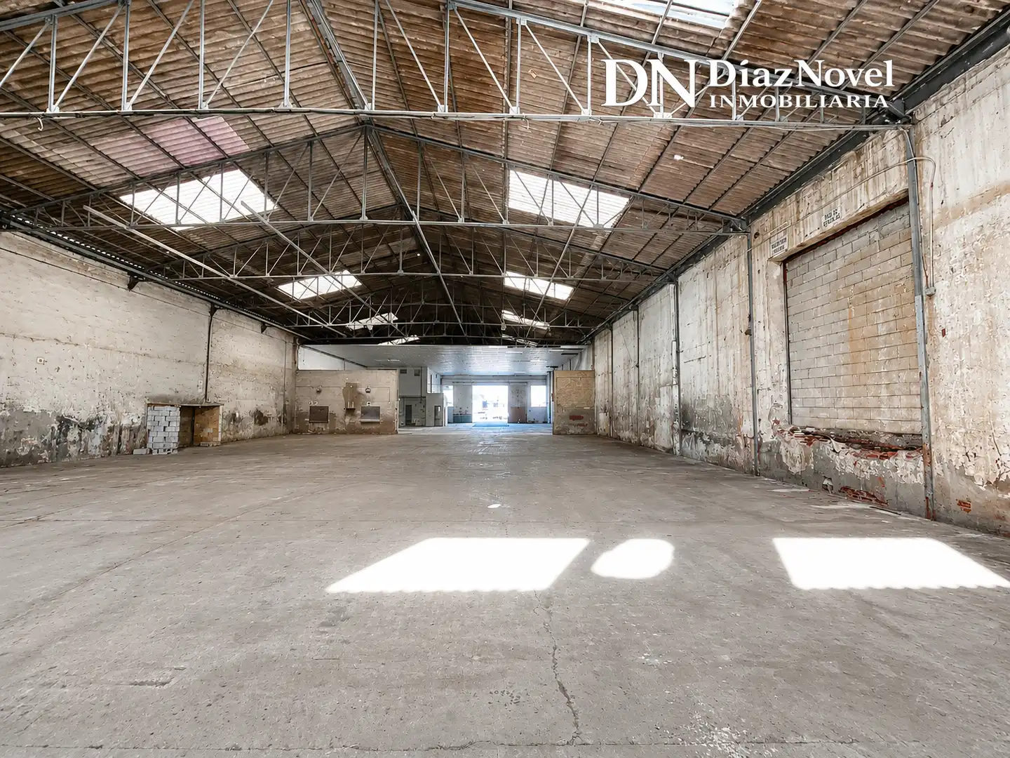 Vista exterior de Nave industrial de alquiler en Málaga con Alarma