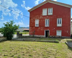 Vista exterior de Casa o xalet en venda en Pravia amb Piscina