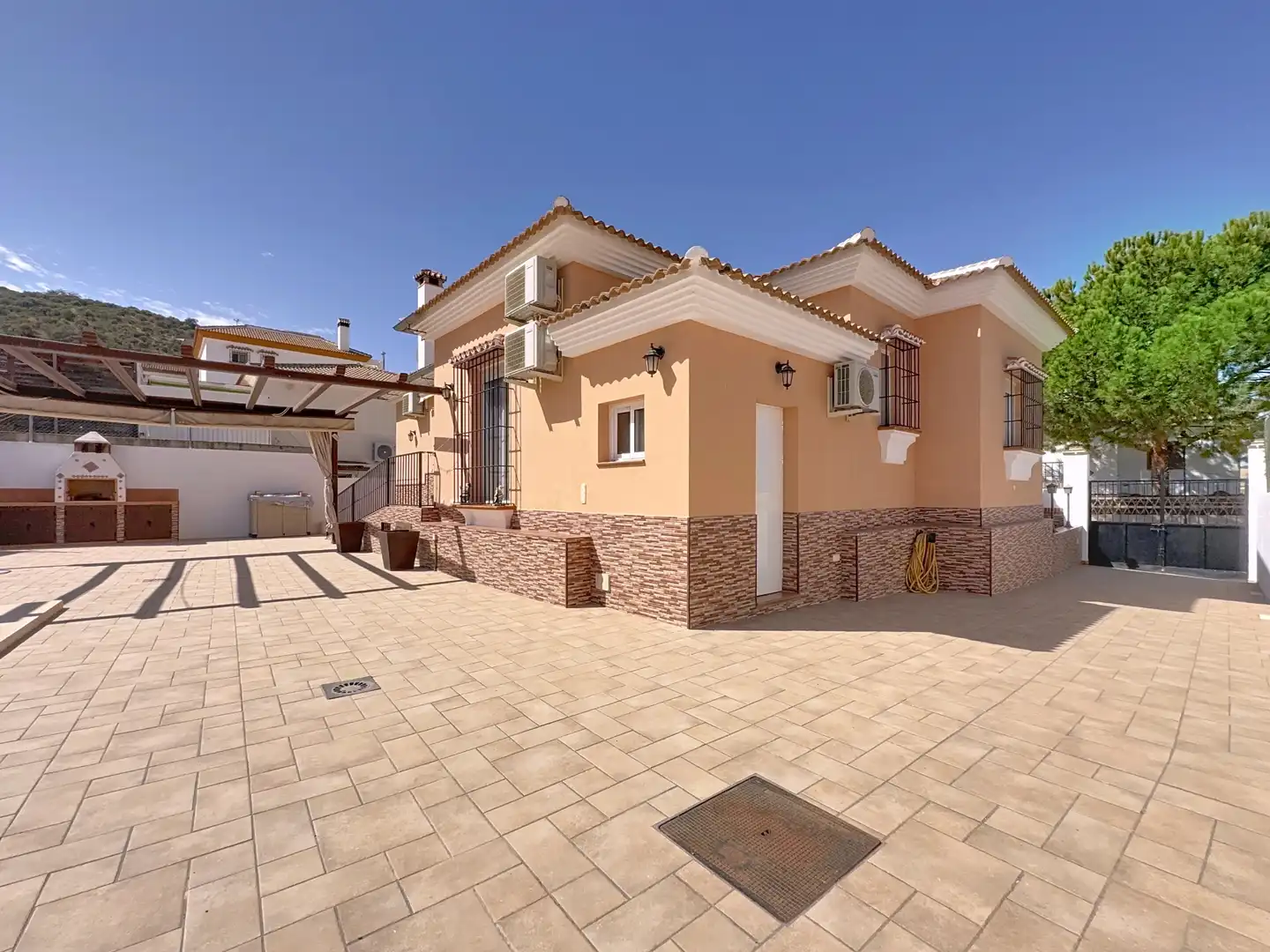 Vista exterior de Casa o chalet en venta en Casabermeja con Aire acondicionado, Terraza y Piscina