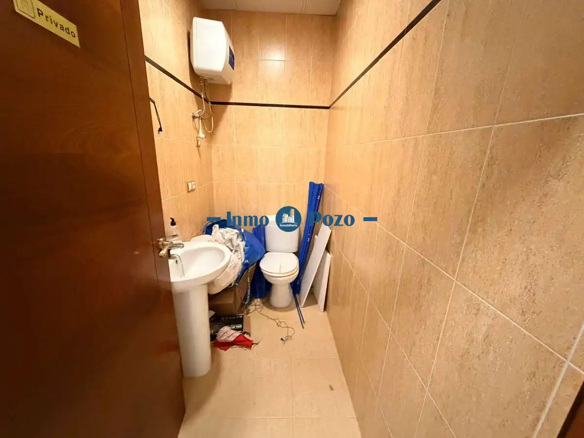 Badezimmer von Büro zum Verkauf in Almendralejo